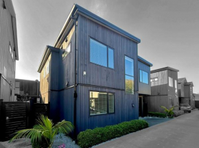 New Spacious 4Beds Family Home